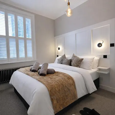 Apartment Stylish Ground-floor Flat With Private Parking