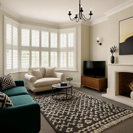 Stylish Ground-floor Flat With Private Parking