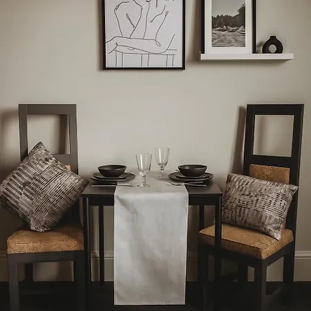 Stylish Ground-floor Flat With Private Parking Apartment *