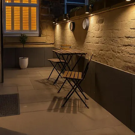 Apartment Stylish Ground-floor Flat With Private Parking *