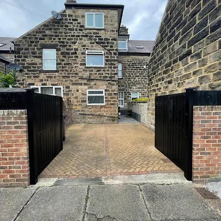 Apartment Stylish Ground-floor Flat With Private Parking *