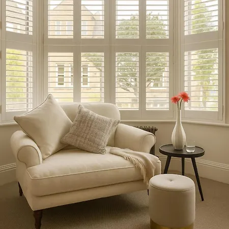 Stylish Ground-floor Flat With Private Parking דירה *