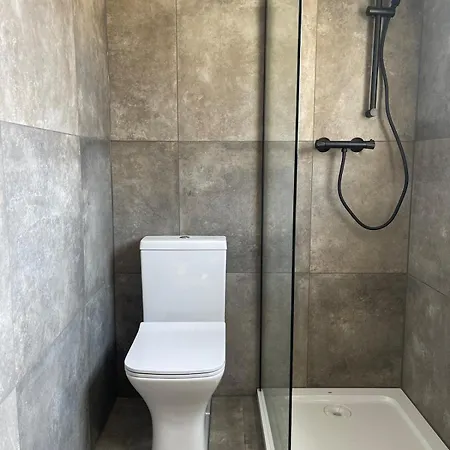 Stylish Ground-floor Flat With Private Parking Apartmán